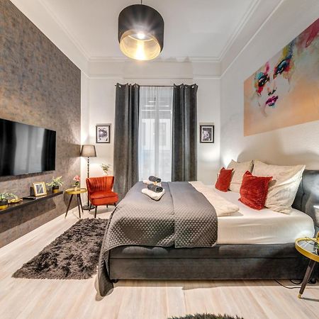 Sweet Dreams At Opera House Downtown Apartamento Budapeste Exterior foto