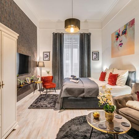 Sweet Dreams At Opera House Downtown Apartamento Budapeste Exterior foto