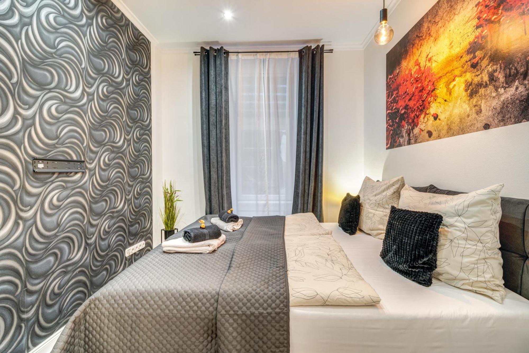 Sweet Dreams At Opera House Downtown Apartamento Budapeste Exterior foto