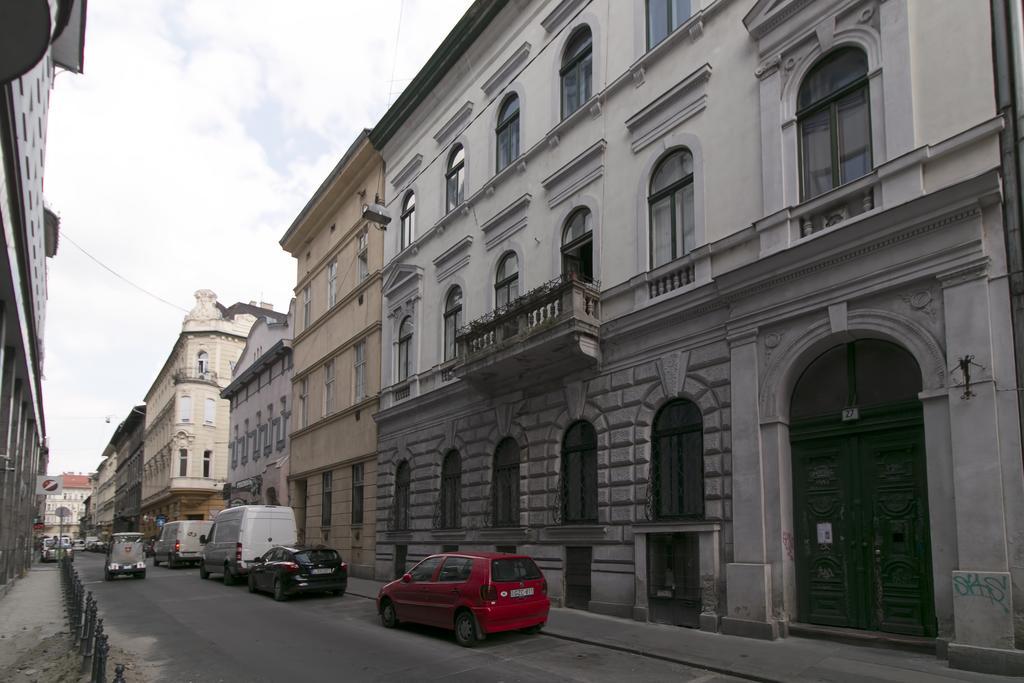 Sweet Dreams At Opera House Downtown Apartamento Budapeste Exterior foto